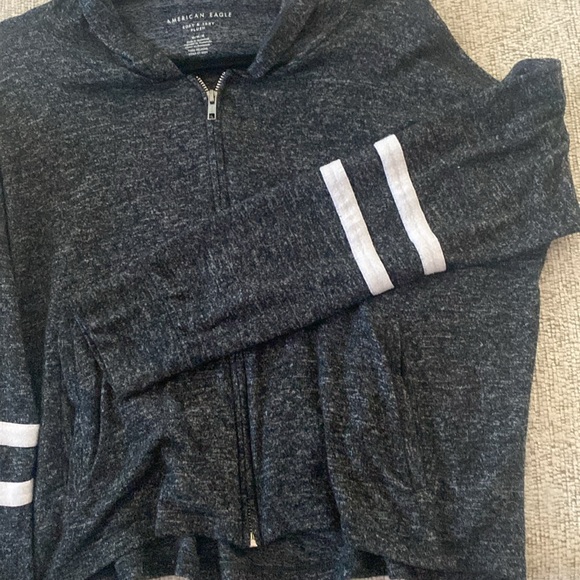 American Eagle zip up lightweight hoodie with pockets. - Picture 4 of 6